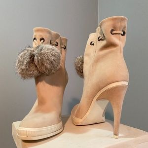 BCBGMAXAZRIA, Natural Suede Boot, Size 9